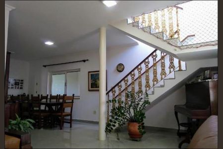 Casa à venda com 3 quartos, 300m² em Piratininga, Niterói