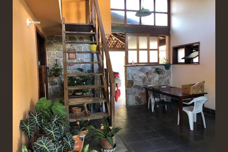 Casa à venda com 4 quartos, 251m² em Itaipu, Niterói