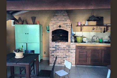 Casa à venda com 4 quartos, 251m² em Itaipu, Niterói