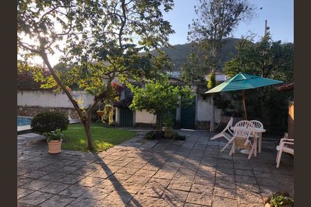 Casa à venda com 4 quartos, 251m² em Itaipu, Niterói