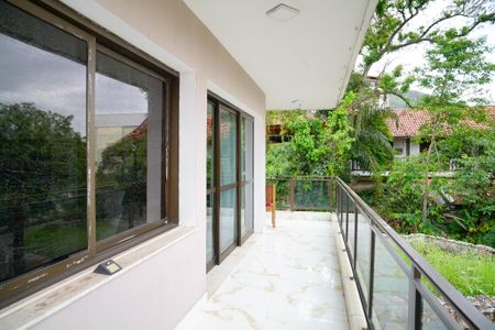 Varanda da Sala de casa de condomínio à venda com 3 quartos, 680m² em Charitas, Niterói