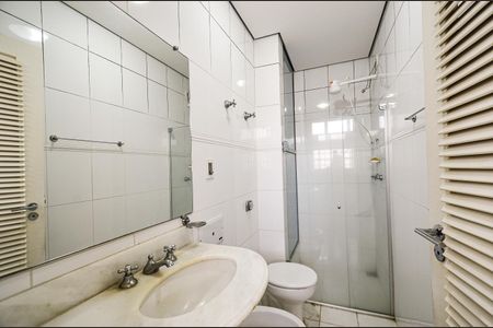 Apartamento para alugar com 410m², 5 quartos e 3 vagasBanheiro de serviço