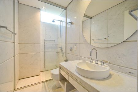 Apartamento para alugar com 410m², 5 quartos e 3 vagasBanheiro Suíte 2