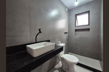 Casa de condomínio à venda com 169m², 3 quartos e 2 vagas Casa de condomínio à venda com 169m², 3 quartos e 2 vagasBanheiro