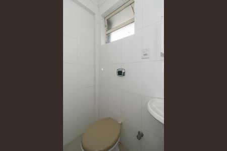 Banheiro de apartamento à venda com 1 quarto, 40m² em Petrópolis, Porto Alegre