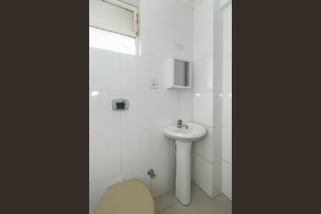 Banheiro de apartamento à venda com 1 quarto, 40m² em Petrópolis, Porto Alegre
