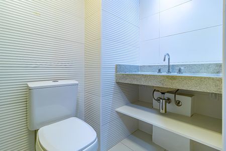 Apartamento à venda com 108m², 3 quartos e sem vaga Apartamento à venda com 108m², 3 quartos e sem vagaBanheiro da Suíte