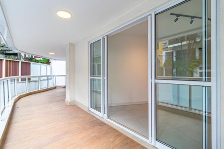 Apartamento à venda com 108m², 3 quartos e sem vaga Apartamento à venda com 108m², 3 quartos e sem vagaVaranda da Sala