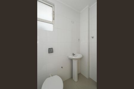 Banheiro de apartamento à venda com 1 quarto, 40m² em Petrópolis, Porto Alegre