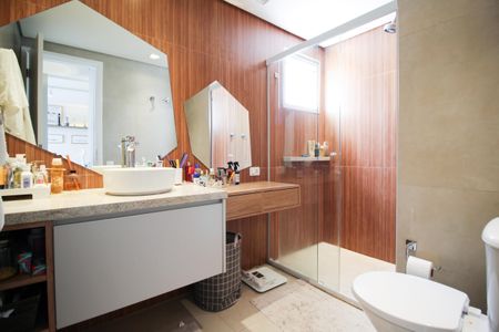 Banheiro de apartamento à venda com 1 quarto, 45m² em Indianópolis, São Paulo