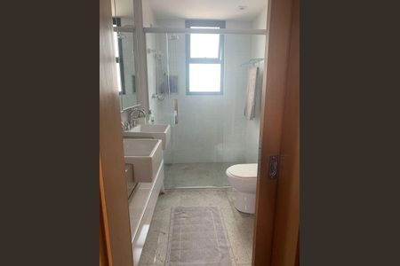 Banheiro de apartamento à venda com 3 quartos, 97m² em Santo Agostinho, Belo Horizonte
