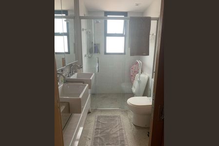 Banheiro de apartamento à venda com 3 quartos, 97m² em Santo Agostinho, Belo Horizonte