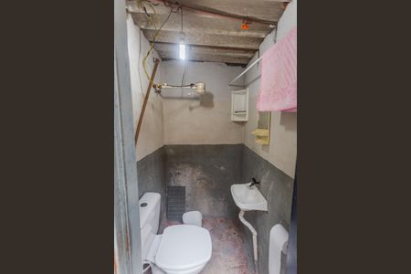 Casa à venda com 300m², 3 quartos e 3 vagasBanheiro do Quintal