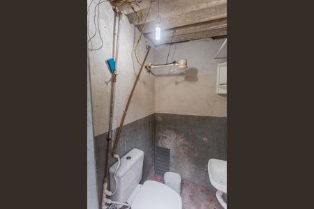 Casa à venda com 300m², 3 quartos e 3 vagasBanheiro do Quintal