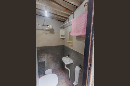 Casa à venda com 300m², 3 quartos e 3 vagasBanheiro do Quintal