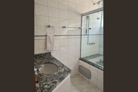 Banheiro de casa de condomínio à venda com 3 quartos, 490m² em Bairro das Palmeiras, Campinas