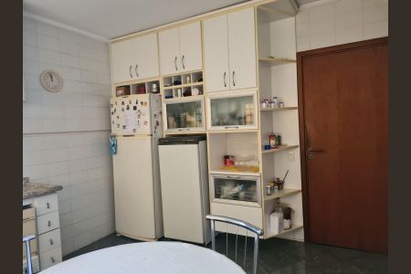 Cozinha de casa de condomínio à venda com 3 quartos, 490m² em Bairro das Palmeiras, Campinas