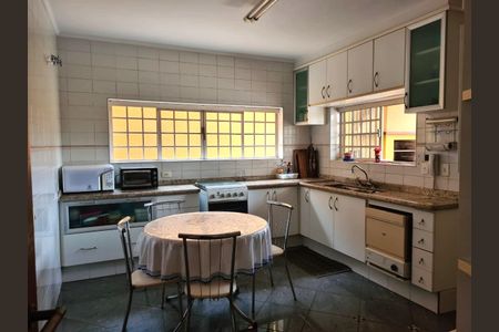 Cozinha de casa de condomínio à venda com 3 quartos, 490m² em Bairro das Palmeiras, Campinas