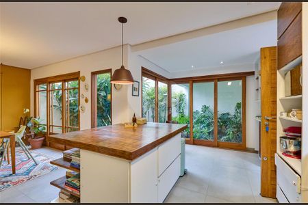 Casa à venda com 3 quartos, 210m² em Granja Julieta, São Paulo