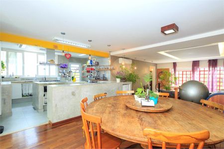 Casa à venda com 3 quartos, 340m² em Chácara Monte Alegre, São Paulo