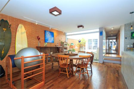 Casa à venda com 3 quartos, 340m² em Chácara Monte Alegre, São Paulo