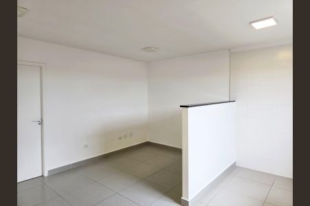 Sala e cozinha integrada  de apartamento para alugar com 1 quarto, 42m² em Jardim Tranquilidade, Guarulhos