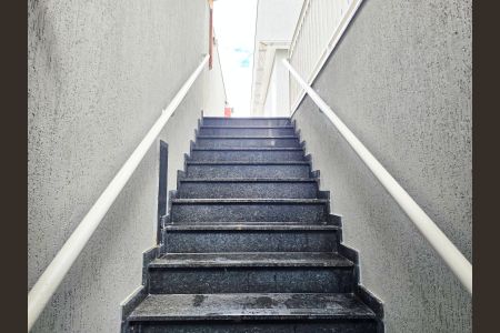 Apartamento para alugar com 42m², 1 quarto e sem vaga Apartamento para alugar com 42m², 1 quarto e sem vagaEscada