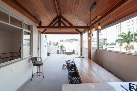 Apartamento à venda com 200m², 3 quartos e 3 vagas Apartamento à venda com 200m², 3 quartos e 3 vagasCobertura