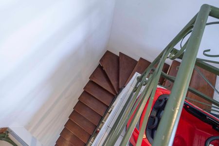 Apartamento à venda com 200m², 3 quartos e 3 vagas Apartamento à venda com 200m², 3 quartos e 3 vagasEscada