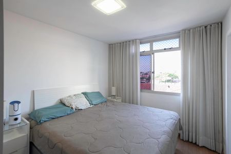Apartamento à venda com 200m², 3 quartos e 3 vagas Apartamento à venda com 200m², 3 quartos e 3 vagasSuíte