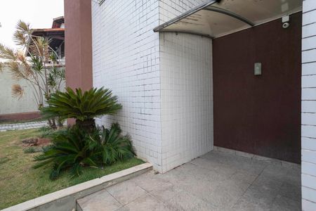 Apartamento à venda com 200m², 3 quartos e 3 vagas Apartamento à venda com 200m², 3 quartos e 3 vagasEntrada