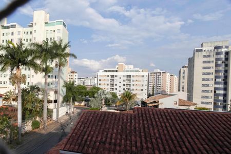 Apartamento à venda com 200m², 3 quartos e 3 vagas Apartamento à venda com 200m², 3 quartos e 3 vagasQuarto 2 - Vista