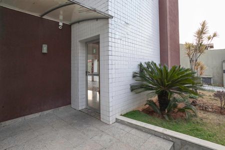 Apartamento à venda com 200m², 3 quartos e 3 vagas Apartamento à venda com 200m², 3 quartos e 3 vagasEntrada