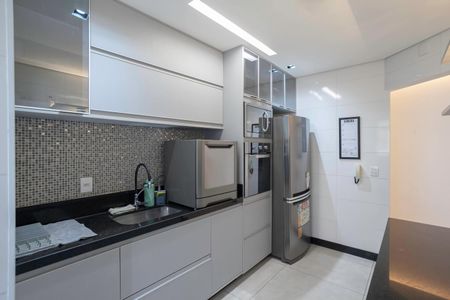 Apartamento à venda com 200m², 3 quartos e 3 vagas Apartamento à venda com 200m², 3 quartos e 3 vagasCozinha e Área de Serviço