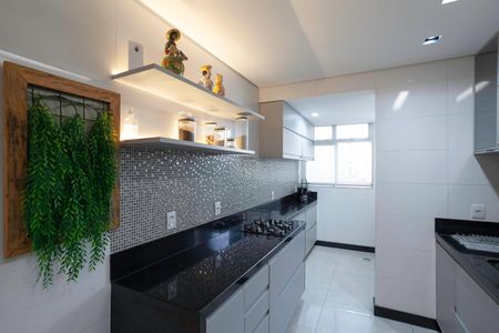 Apartamento à venda com 200m², 3 quartos e 3 vagas Apartamento à venda com 200m², 3 quartos e 3 vagasCozinha e Área de Serviço