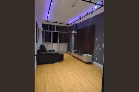 Apartamento à venda com 120m², 2 quartos e sem vaga Apartamento à venda com 120m², 2 quartos e sem vagaSala e Quarto