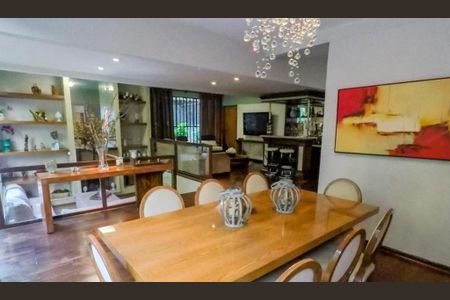 Casa à venda com 4 quartos, 530m² em Vila Mariana, São Paulo