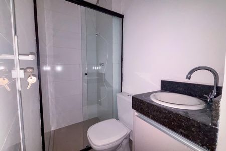 Banheiro de apartamento para alugar com 1 quarto, 28m² em Vila Lucia, São Paulo