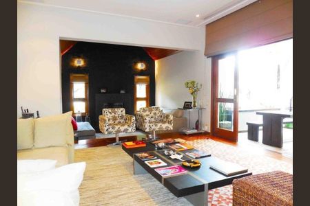 Casa à venda com 4 quartos, 520m² em Chácara Monte Alegre, São Paulo