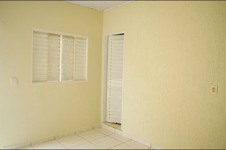 Sala de apartamento para alugar com 2 quartos, 70m² em Setor Morada do Sol, Goiânia