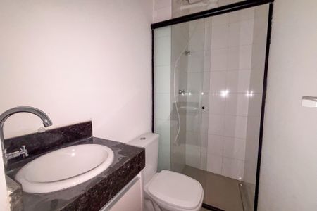 Banheiro de apartamento para alugar com 1 quarto, 28m² em Vila Lucia, São Paulo