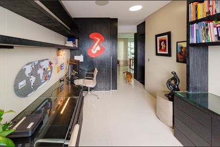 Apartamento à venda com 199m², 4 quartos e 4 vagasEscritório