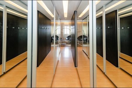 Apartamento à venda com 199m², 4 quartos e 4 vagasCloset suíte 2