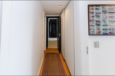 Apartamento à venda com 199m², 4 quartos e 4 vagasCorredor