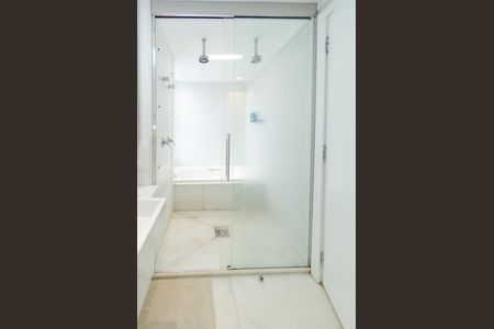 Apartamento à venda com 199m², 4 quartos e 4 vagasBanheiro suíte 2