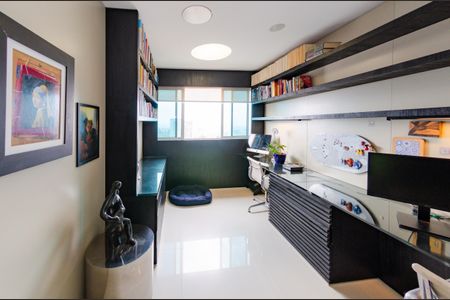 Apartamento à venda com 199m², 4 quartos e 4 vagasEscritório