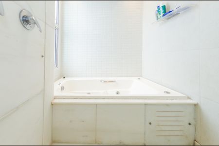 Apartamento à venda com 199m², 4 quartos e 4 vagasBanheiro suíte 2