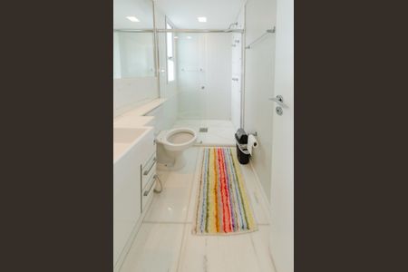 Apartamento à venda com 199m², 4 quartos e 4 vagasBanheiro suíte 1