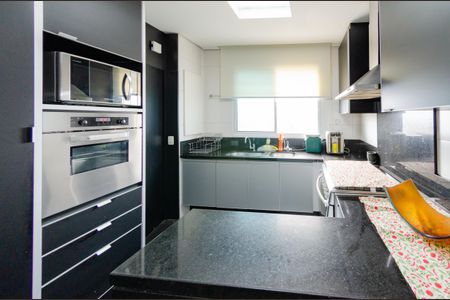 Apartamento à venda com 199m², 4 quartos e 4 vagasCozinha