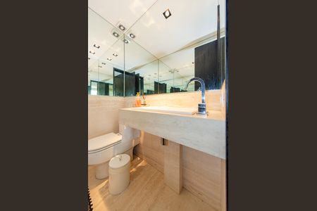 Apartamento à venda com 199m², 4 quartos e 4 vagasLavabo